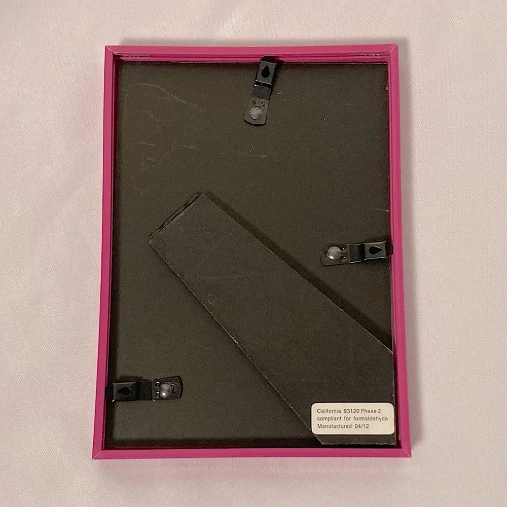 💫 True Living 5” x 7” Hot Pink Picture Frame Easel Back